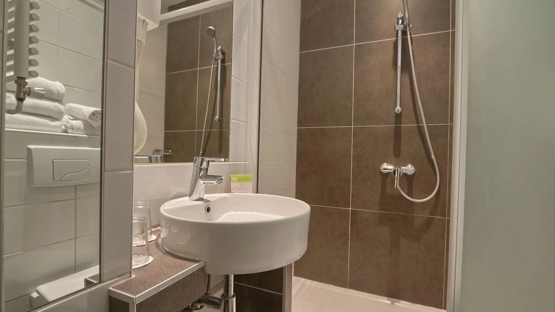 Mondial Hotel Paris
