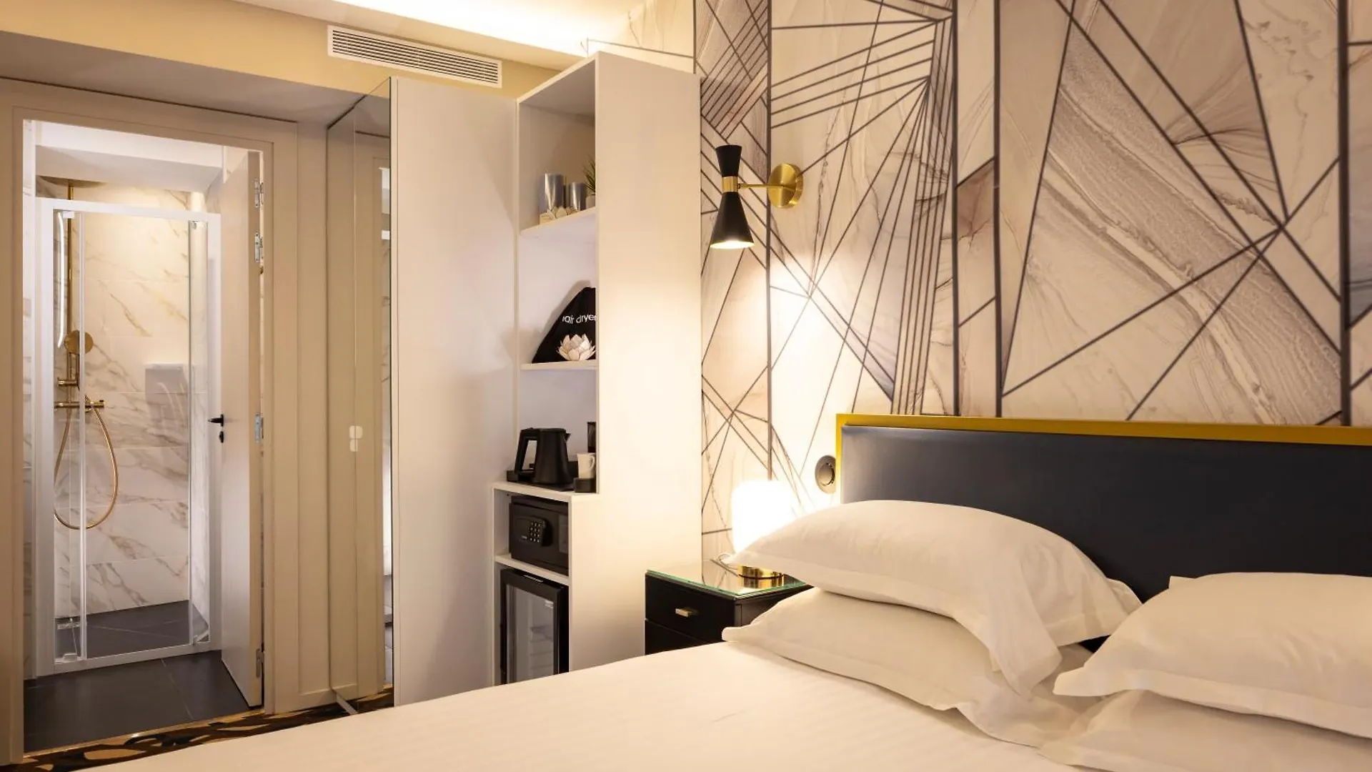 Mondial Hotel Paris