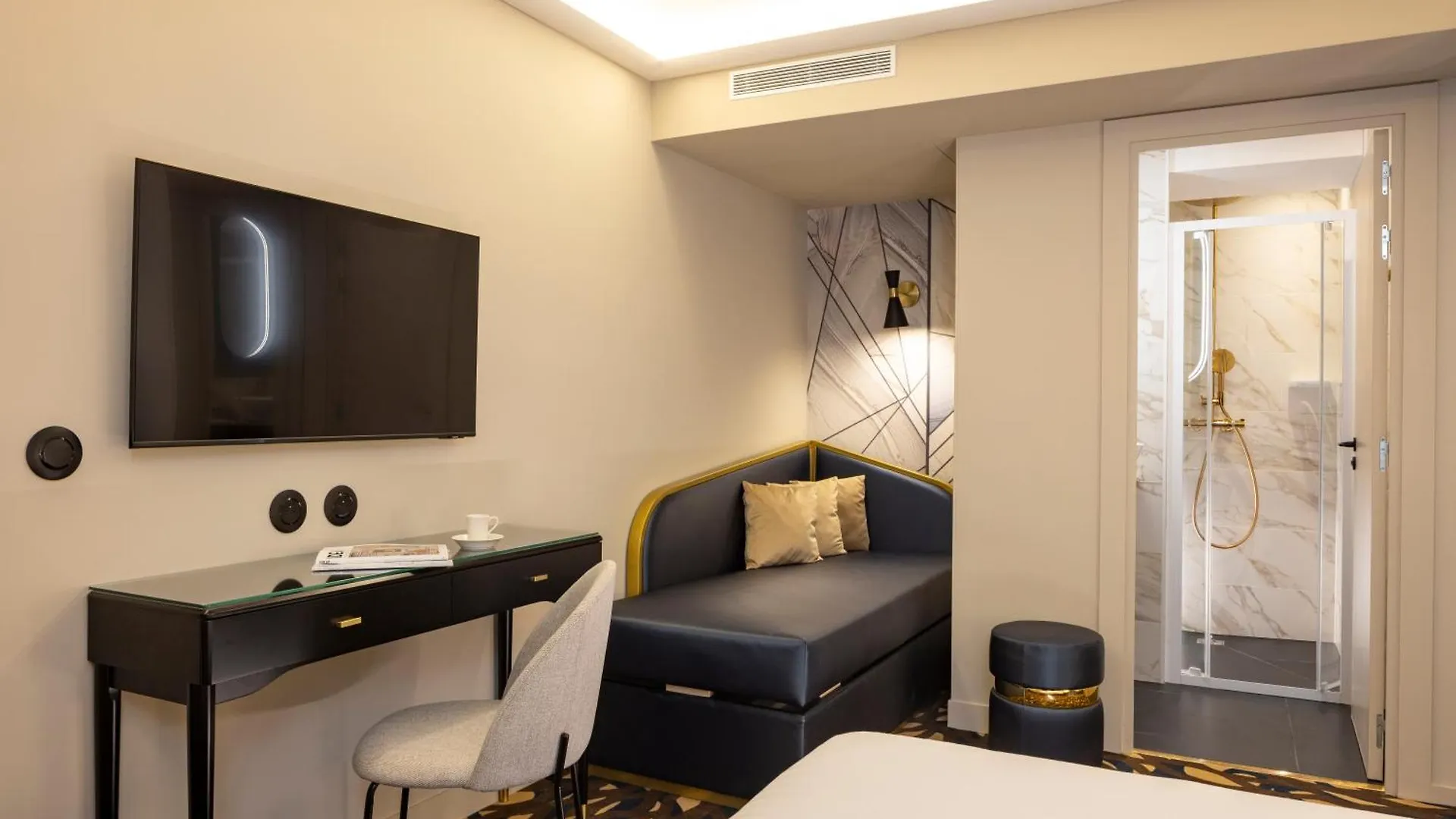 Mondial Hotel 3*